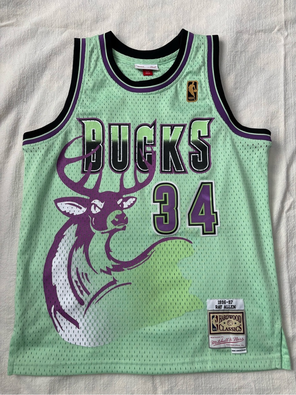Mitchell & Ness Ray Allen #34 Milwaukee Bucks Jersey – Youth XL 14/16